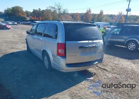2010 Chrysler Town & Country Touring from USA, damaged, VIN 2A4RR5D16AR176131